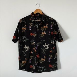 H&M Floral Button Up Short Sleeve Shirt in Medium